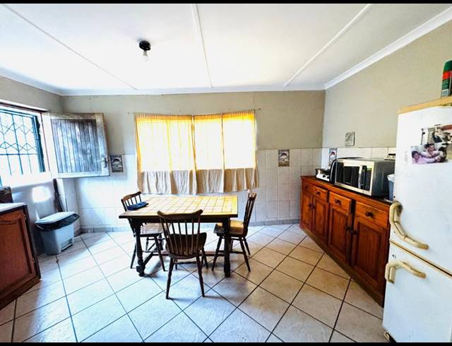 4 BEDROOM HOUSE FOR SALE IN UMLAZI H